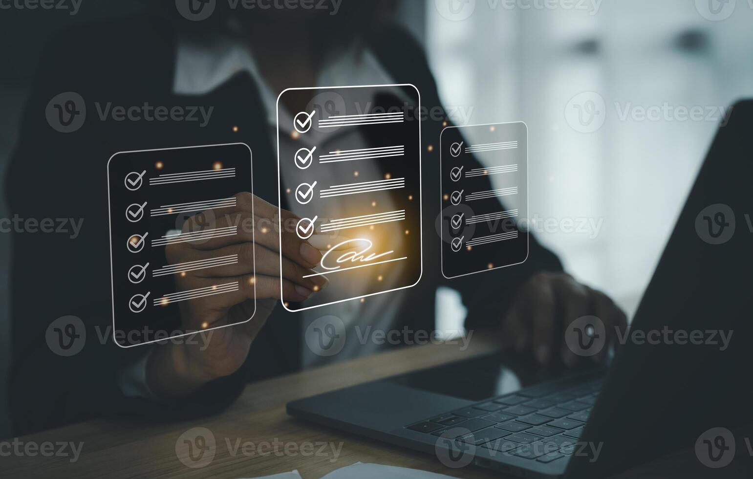 électronique Signature ou vérification liste, affaires femme en utilisant stylo vérification numérique virtuel écran document, document gestion, sans papier bureau, signature affaires contracter, électronique document système. photo