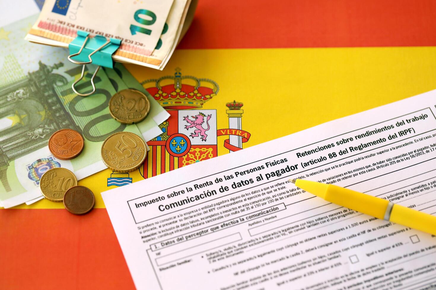 kyiv, ukraine - 4 mai 2022 modèle 145 formulaire fiscal espagnol dédié à l'impôt sur le revenu des particuliers irpf photo