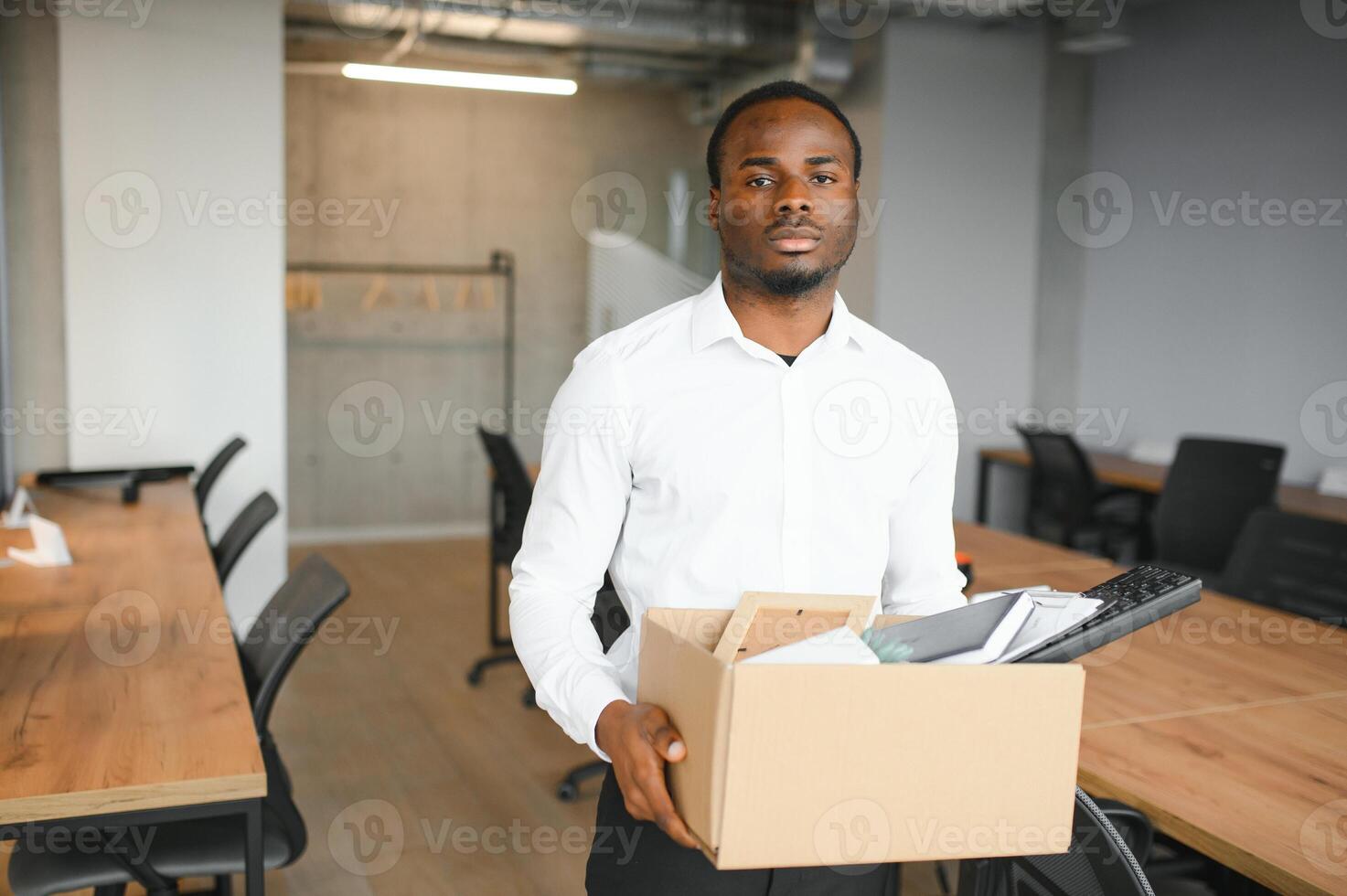 portrait de africain américain employé étant licencié. photo