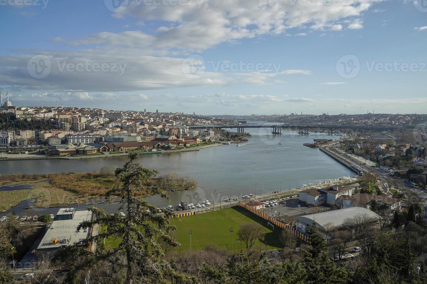 vue de d'or klaxon vu de pierre Loti colline dans euh district dans Istanbul, Turquie. photo