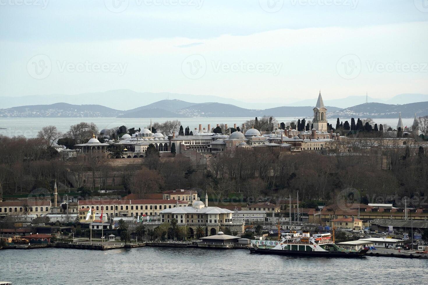 Istanbul aérien paysage urbain à le coucher du soleil de galata la tour topkapi palais photo