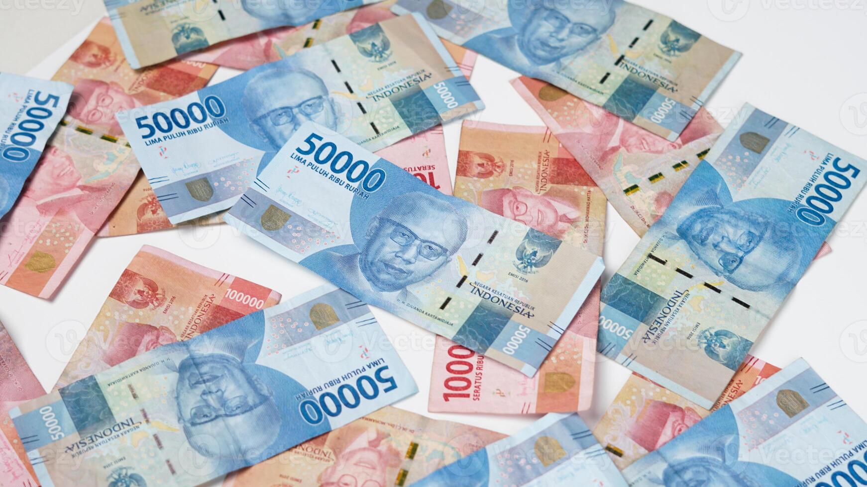 photo de le indonésien Rupiah billet de banque série. indonésien devise