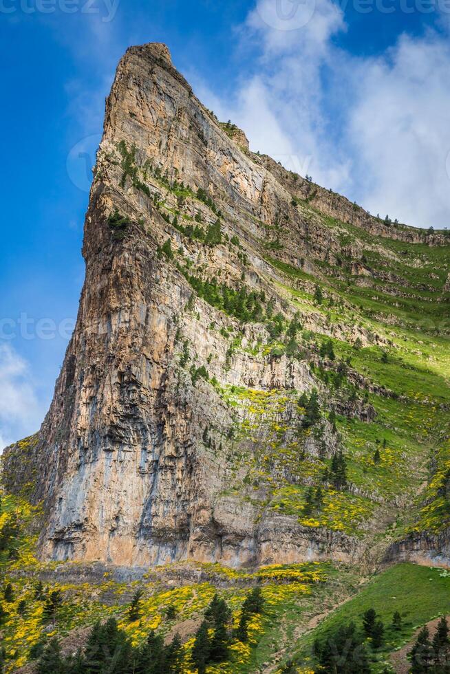 montagnes dans le Pyrénées, Ordesa vallée nationale parc, aragonais, Huesca, Espagne. photo