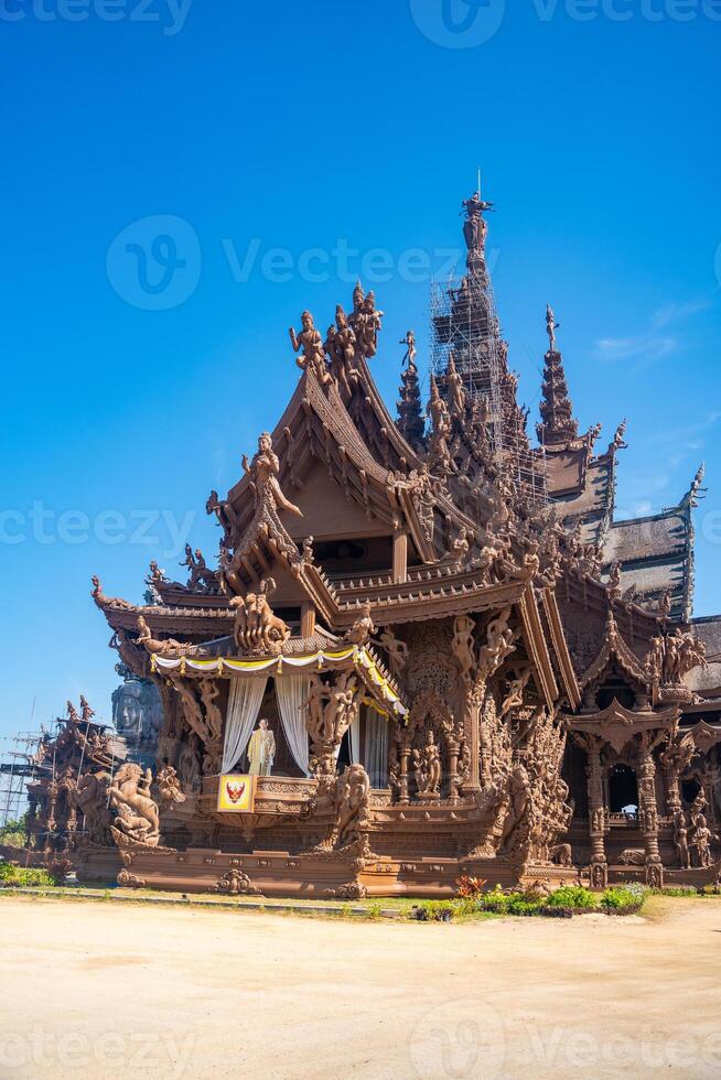 sanctuaire de vérité en bois temple dans Pattaya Thaïlande est une gigantesque bois construction situé à le cap de naklua Pattaya ville. sanctuaire de vérité temple. photo