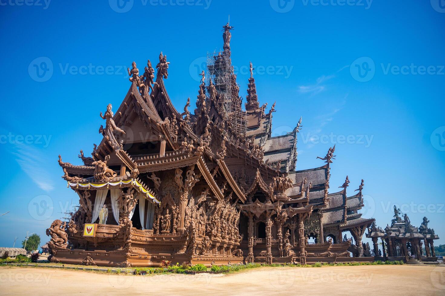 sanctuaire de vérité en bois temple dans Pattaya Thaïlande est une gigantesque bois construction situé à le cap de naklua Pattaya ville. sanctuaire de vérité temple. photo