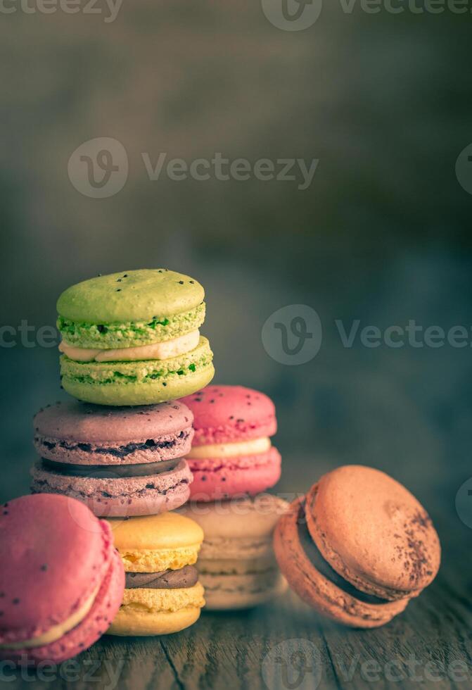 coloré macarons sur le en bois Contexte photo