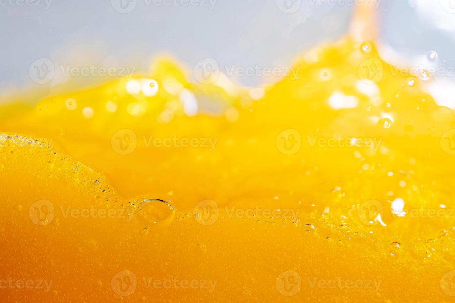 proche en haut brillant Orange jus éclaboussure texture pour santé et la nature vagues, magnifique vagues courbe et peu bulles lisse pour garphique conception et Contexte photo