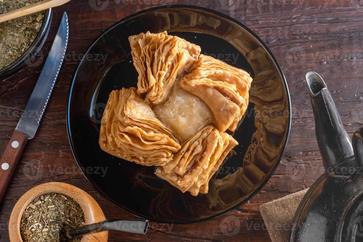 pastelitos, un argentin sucré cette est partie de traditionnel des pâtisseries. fabriqué avec frit pâte et rempli avec sucré membrillo ou sucré pomme de terre. photo