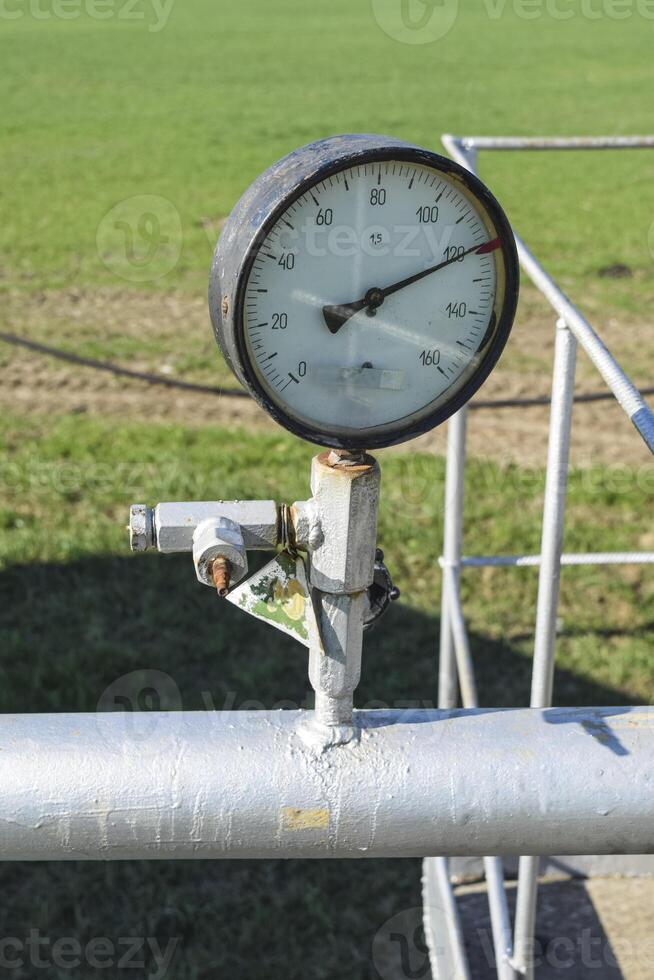 le manomètre est le dispositif pour la mesure de pression. manomètre photo