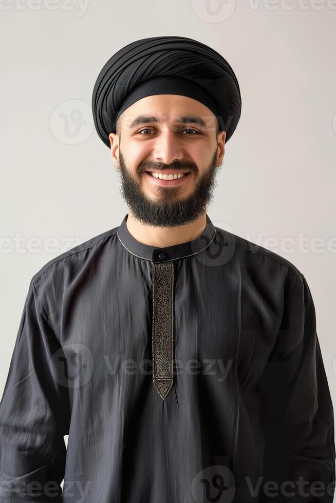ai généré souriant islamique homme dans studio, culturel la diversité portrait photo