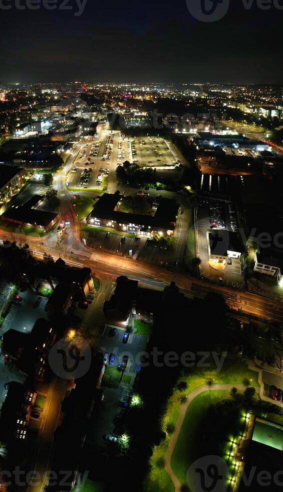 aérien panoramique vue de illuminé nordampton ville de Angleterre, Royaume-Uni pendant nuit de octobre 25, 2023 photo