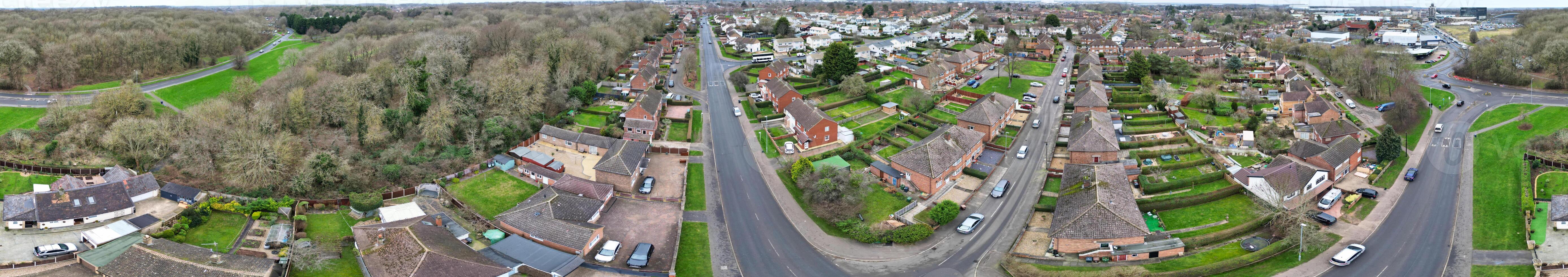 aérien panoramique vue de Corby ville de Angleterre uni Royaume pendant nuageux et pluvieux temps de l'hiver. janvier 11ème, 2024 photo