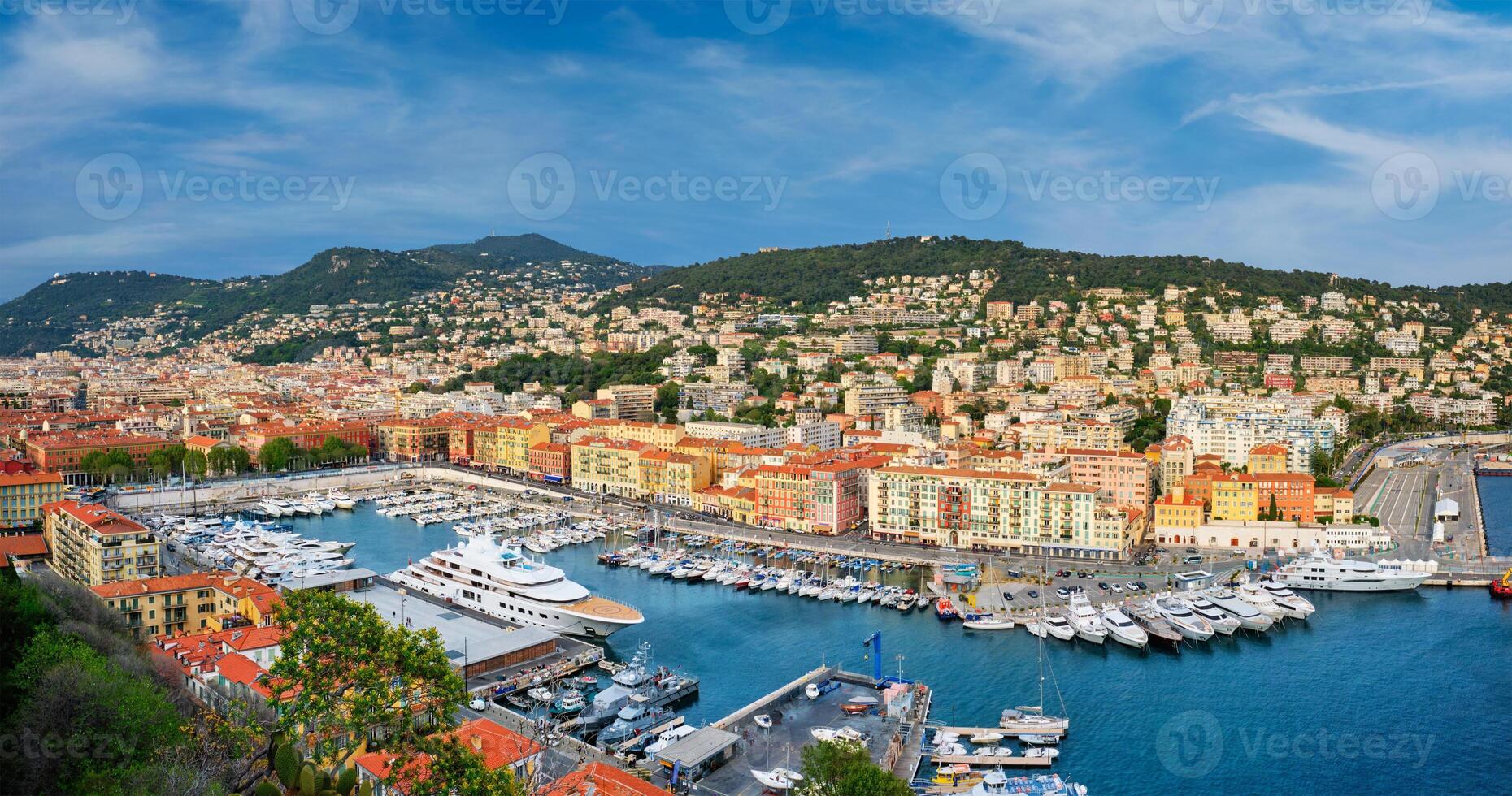 panorama de vieux Port de agréable avec voiliers, France photo