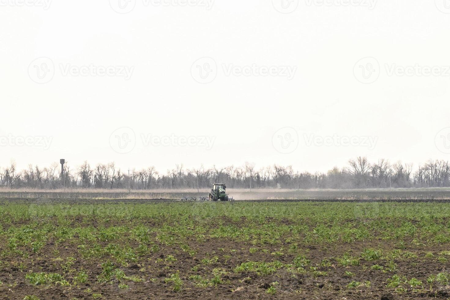 tracteur labour le sol processus photo