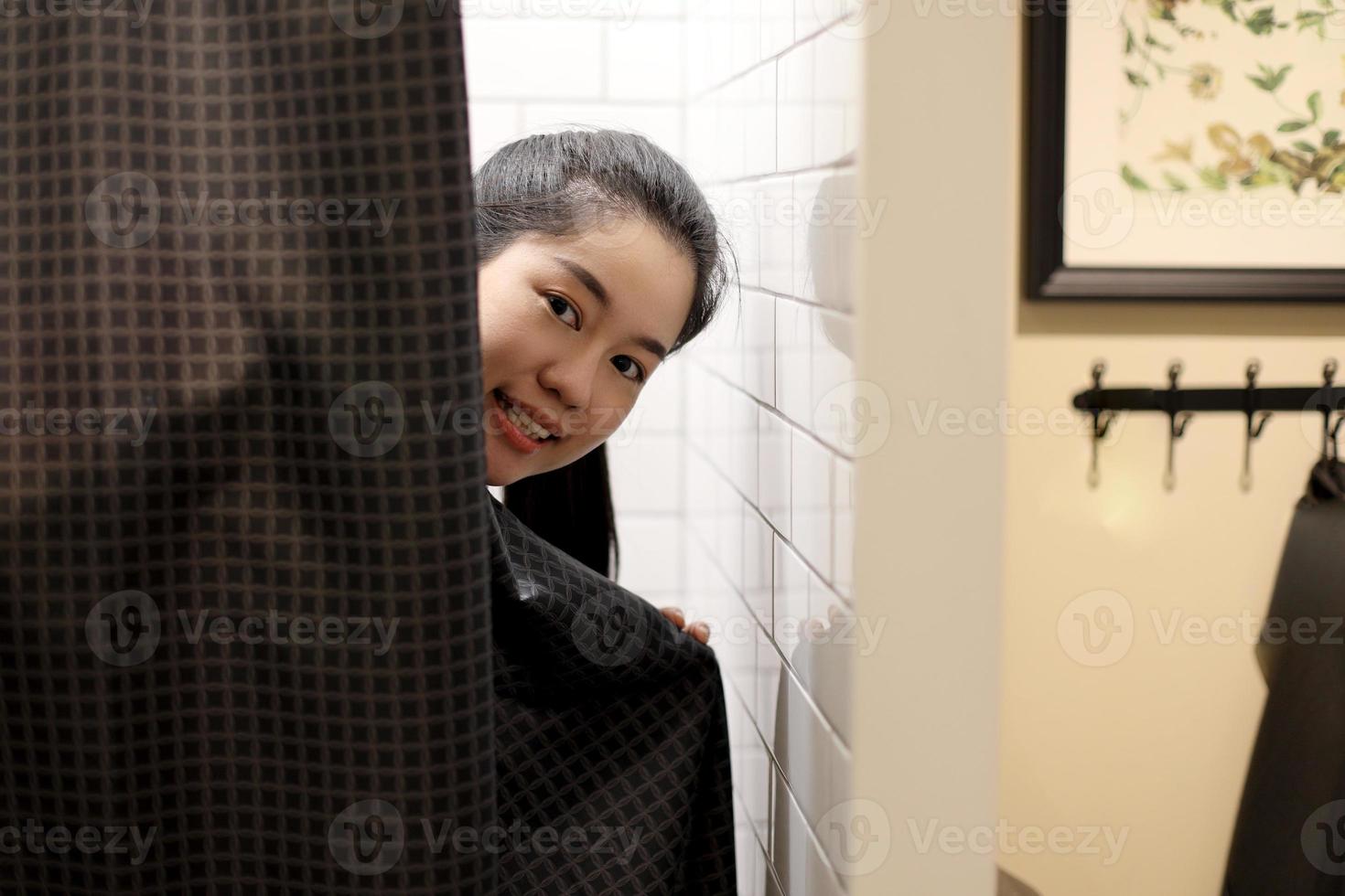 femme dans la maison photo