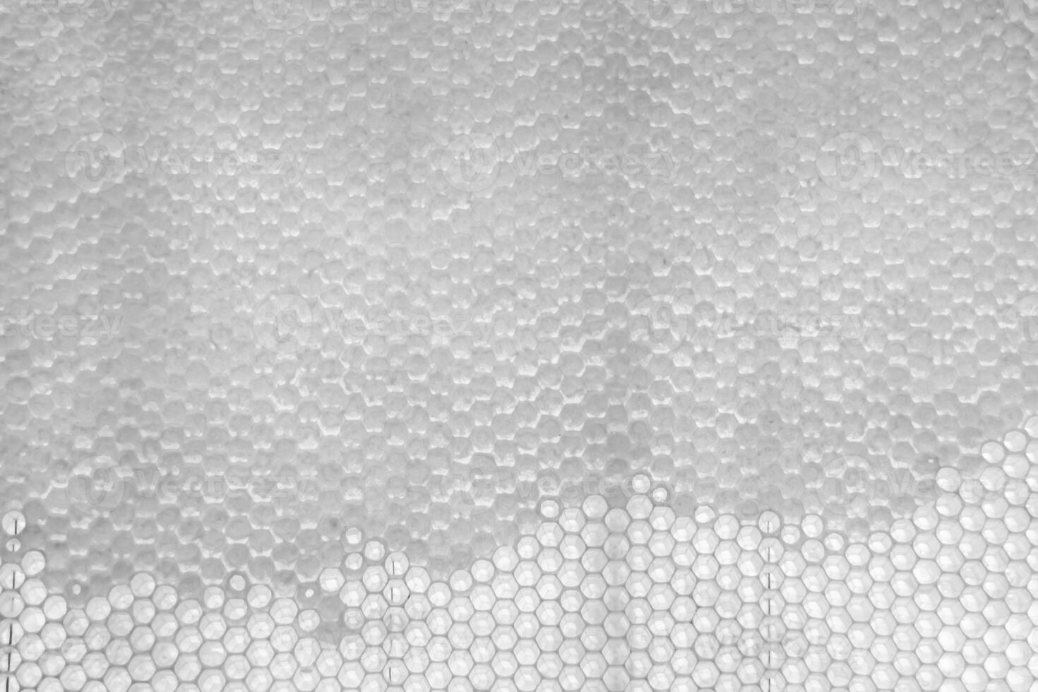 goutte de miel d'abeille goutte à goutte de nids d'abeilles hexagonaux remplis de nectar doré photo