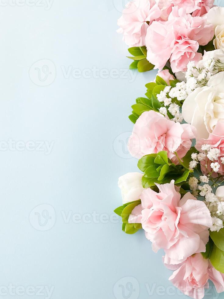 proche en haut photo de une bouquet de rose et blanc