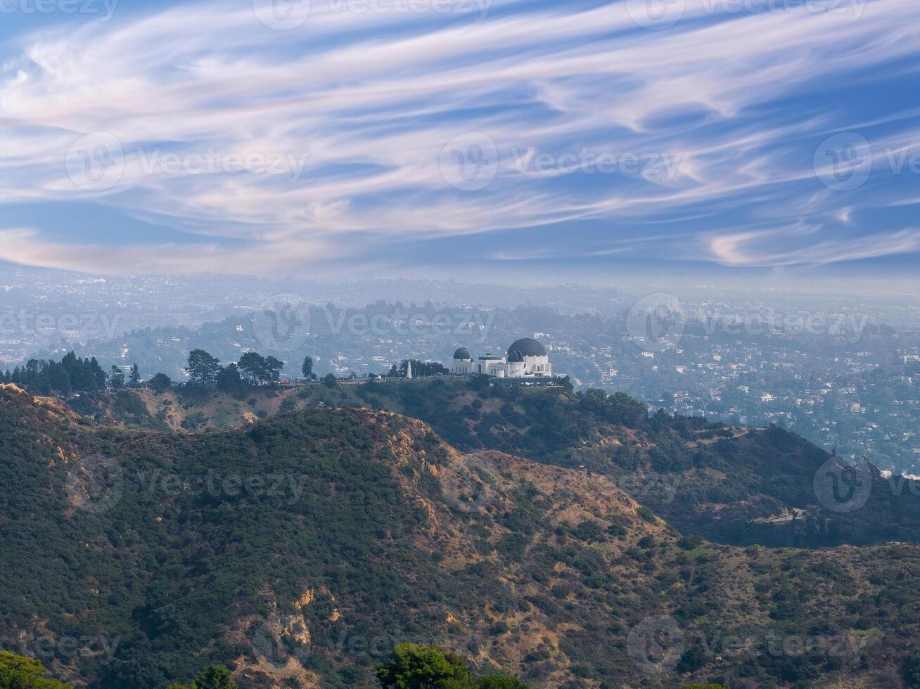 los angeles centre ville le coucher du soleil paysage urbain avec griffon observatoire photo