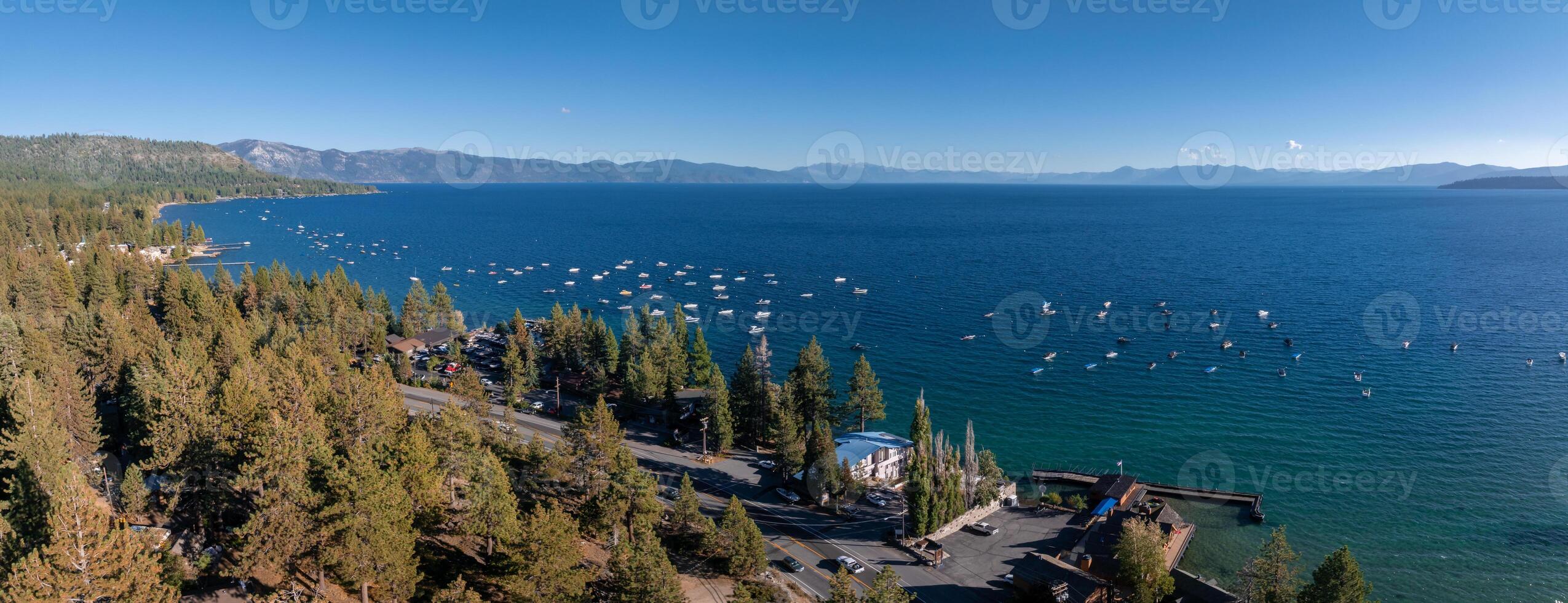 magnifique aérien vue de le Tahoe Lac de au dessus dans Californie, Etats-Unis. photo