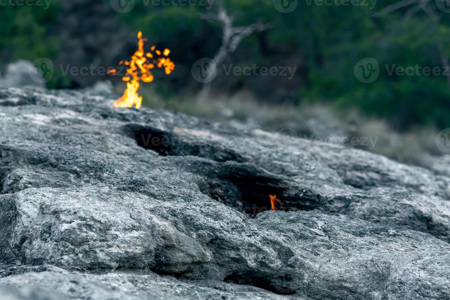 constamment brûlant les feux à le endroit de une Naturel gaz émission sur monter chimère Yanartas, dinde photo