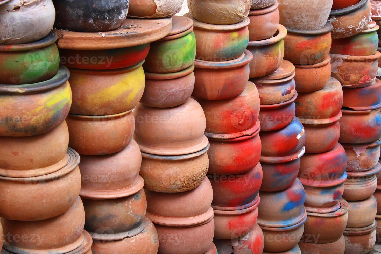 une cruche est une poterie récipient parfois utilisé pour nourriture et eau, synonyme avec le mot pot, et parfois utilisé pour produits chimiques. Avanos, nevsehir photo