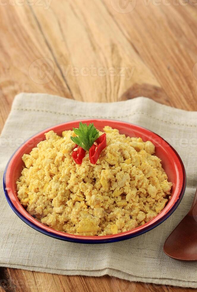 Tahu boubouk ou Tahu boubouk, écrasé Tofu avec Oeuf photo