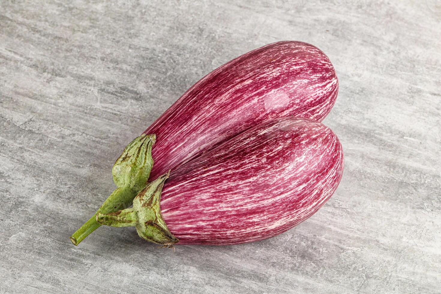 mûr violet graffiti aubergine pour cuisine photo