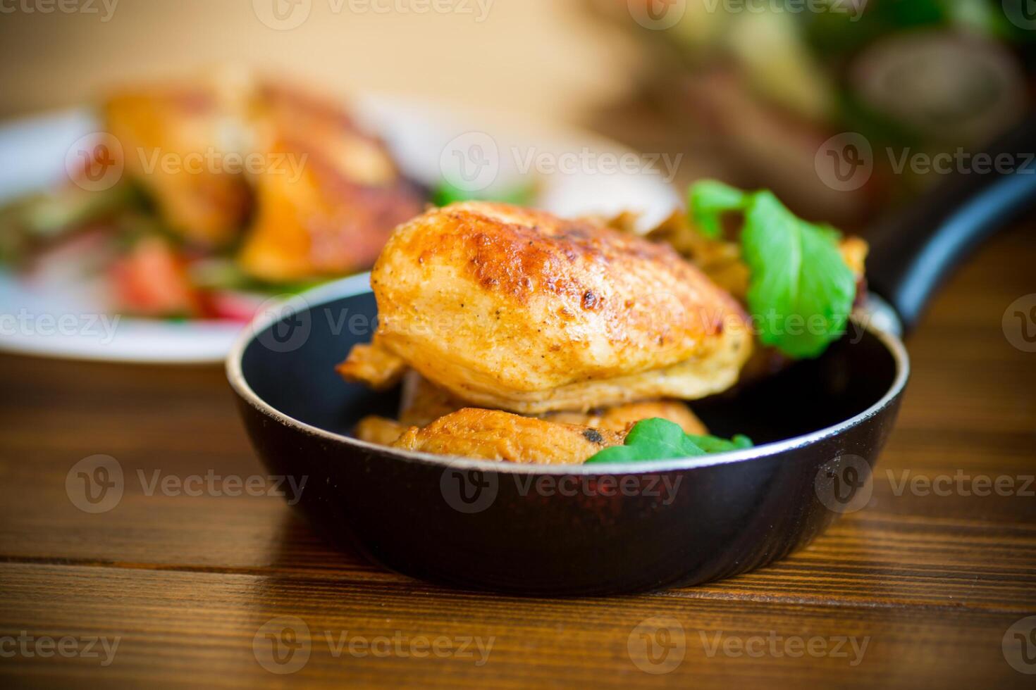 frit pièces de poulet filet dans une la poêle photo