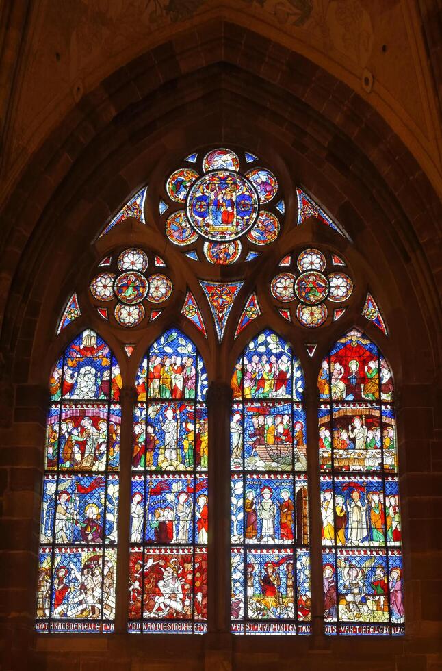 Strasbourg, France, 2017, cathédrale notre dame, intérieur, coloré verre les fenêtres, Strasbourg, Alsace, bas rhin département, France photo