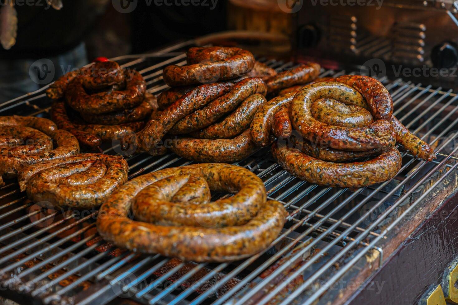 sai ua ou sai oua Nord thaïlandais saucisse ou chiang mai saucisse farci épicé porc grillé à touristique marché rue nourriture photo