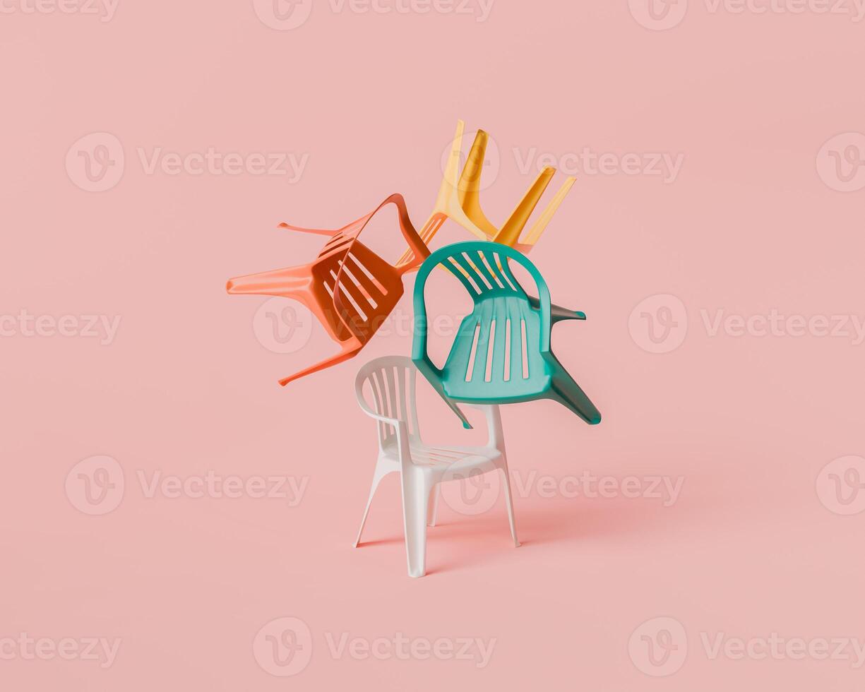 empilés coloré Plastique chaises sur pastel rose Contexte photo