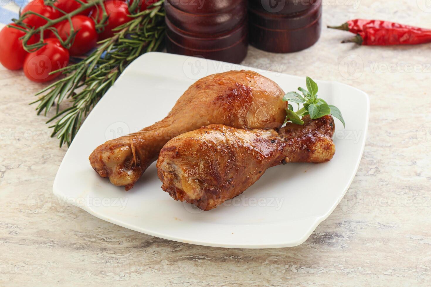rôti poulet jambes avec épicé sauce photo
