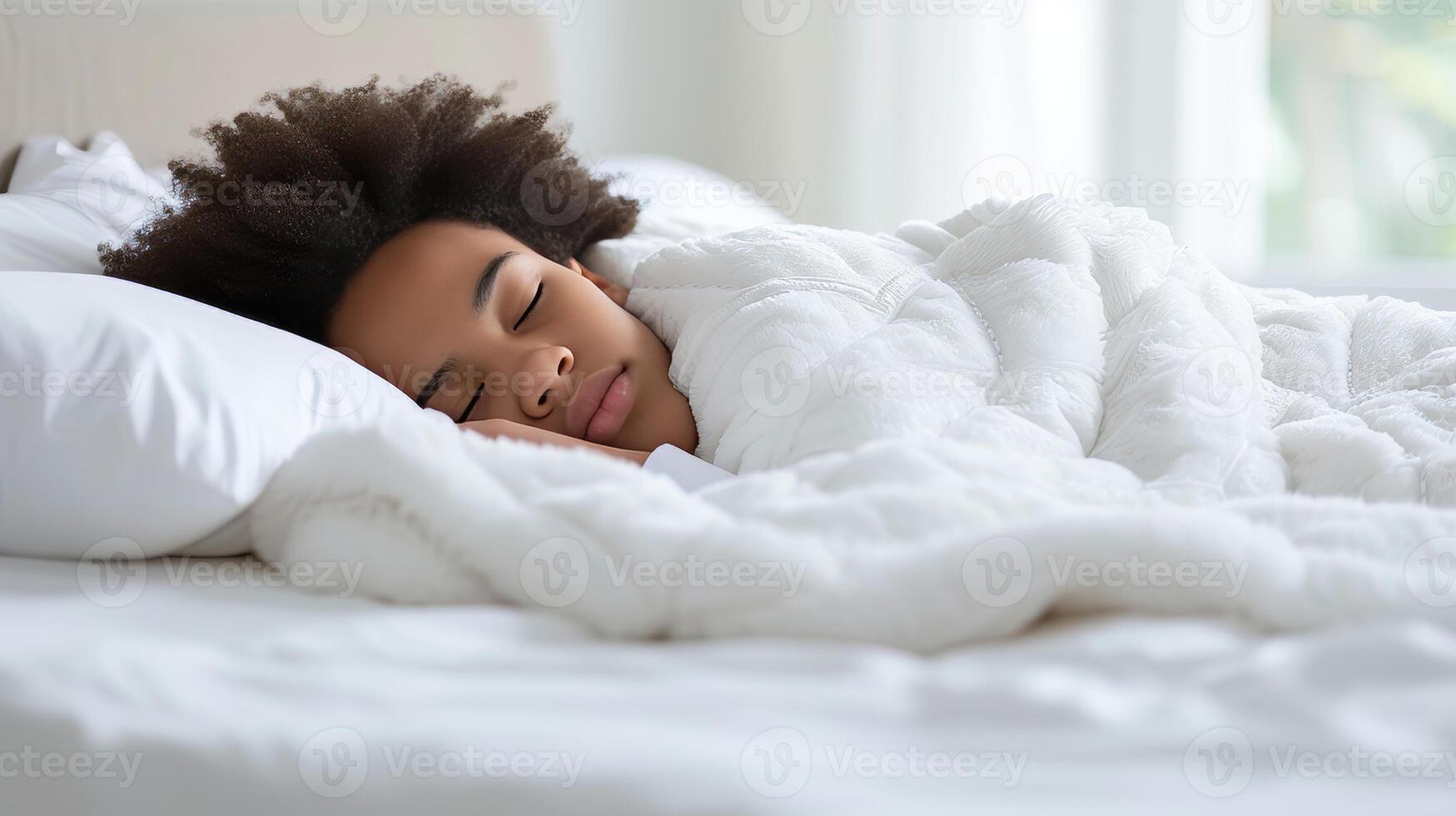 ai généré 20 année vieux africain américain homme dans blanc vêtements, en train de dormir sur blanc lit avec blanc couverture. photo