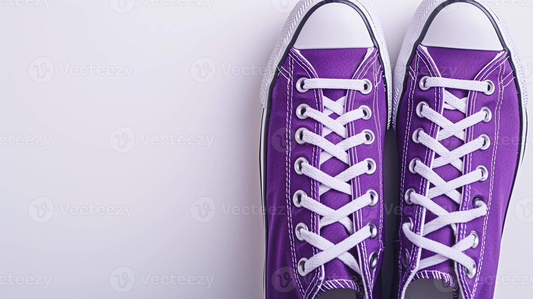 ai généré violet Toile des chaussures isolé sur plat blanc Contexte avec copie espace pour publicité. génératif ai photo