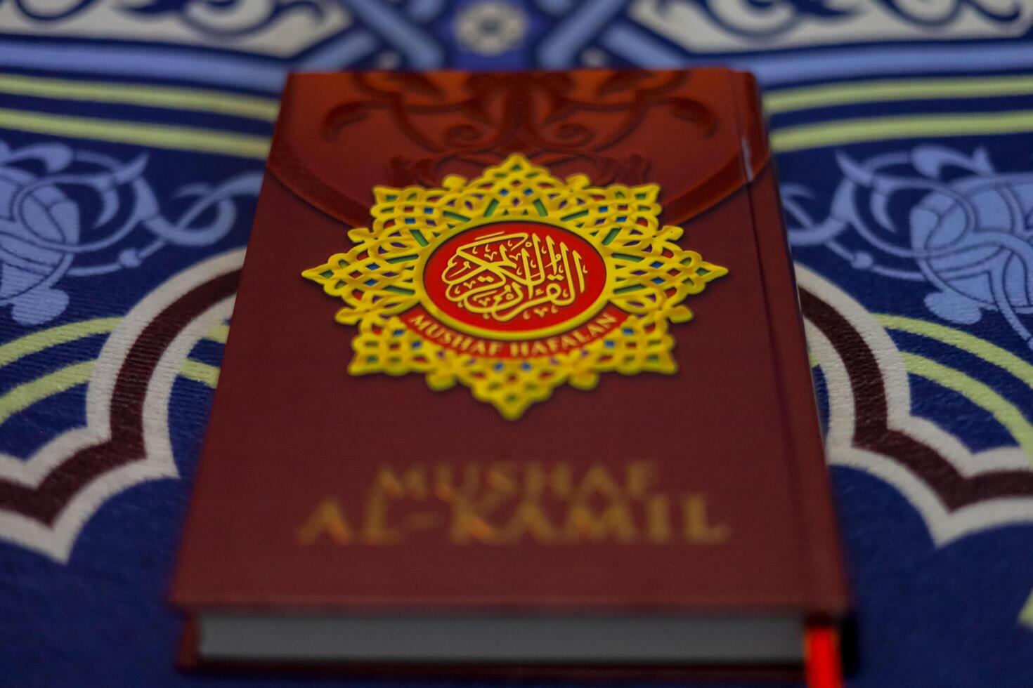 coran, Al coran, islamique Contexte pour eid al-fitr eid al-adha. ouvert page de Al Quran. islamique concept photo