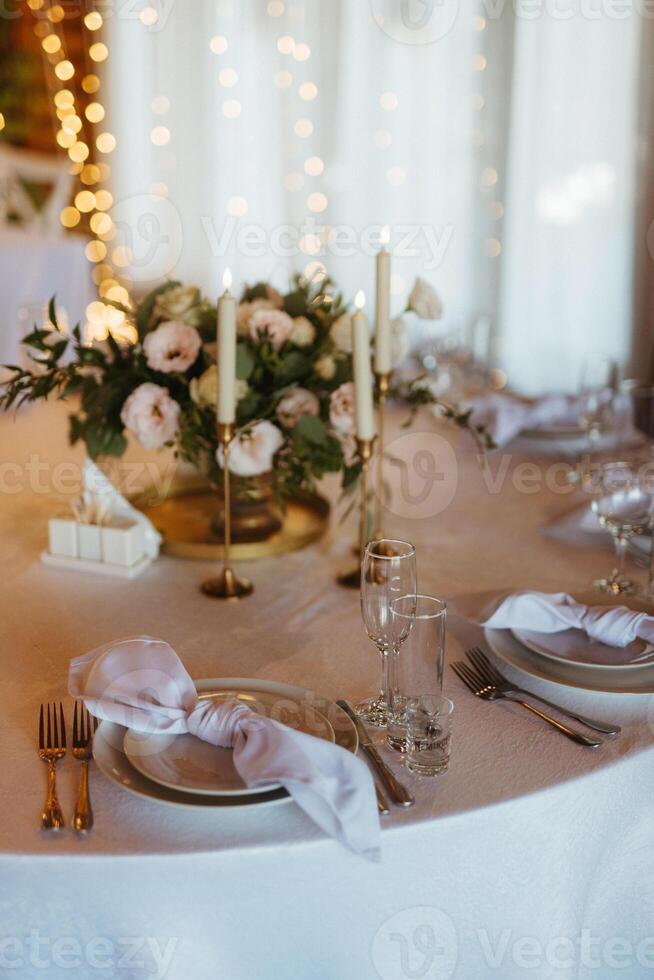 salle de banquet pour mariages, décoration de salle de banquet photo