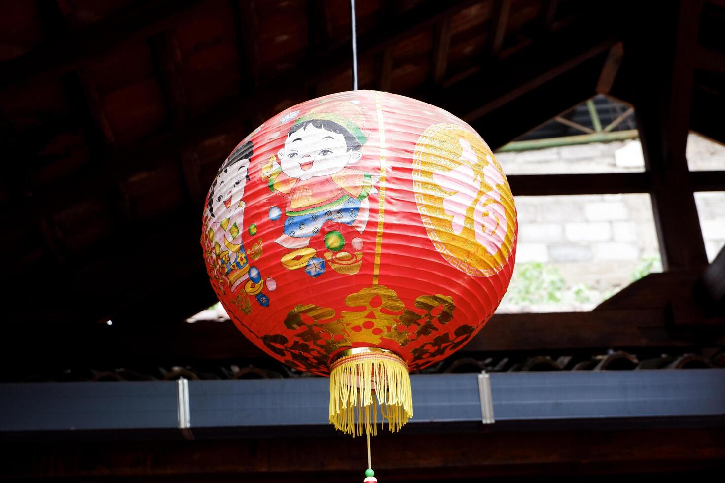 sélectif concentrer de lanterne lumières cette décorer pendant chinois Nouveau an. génial pour chinois Nouveau année célébrations. photo