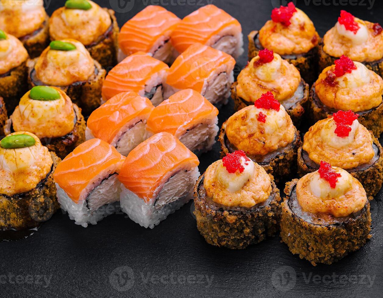 Japonais Sushi gros ensemble sur Haut vue photo