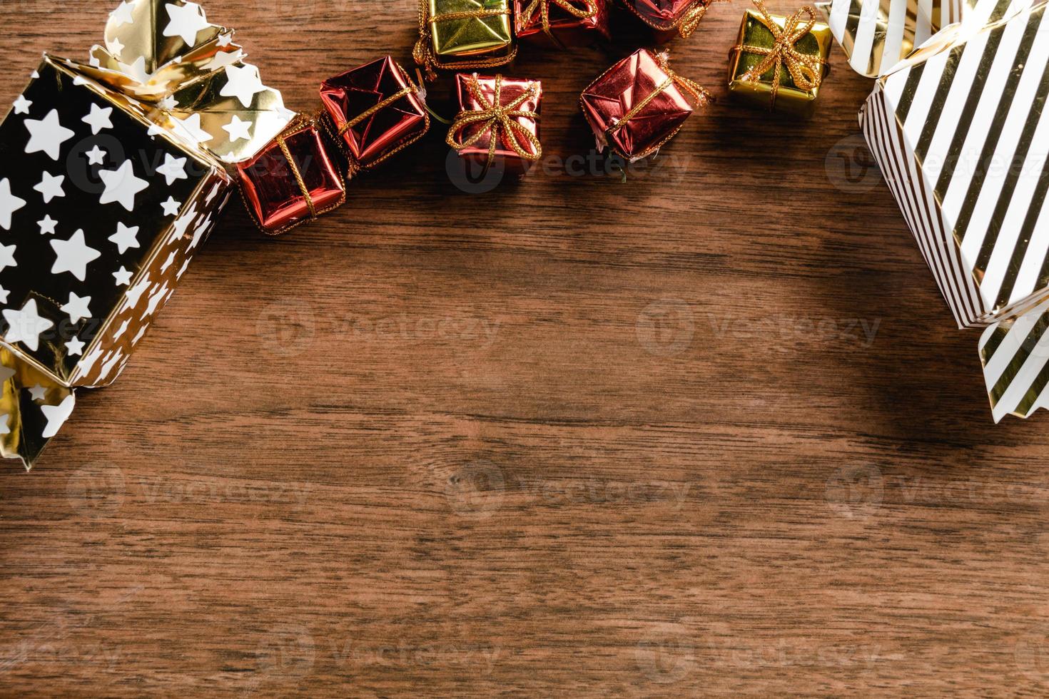 décoration de noël sur fond de bois et espace de copie pour votre texte photo