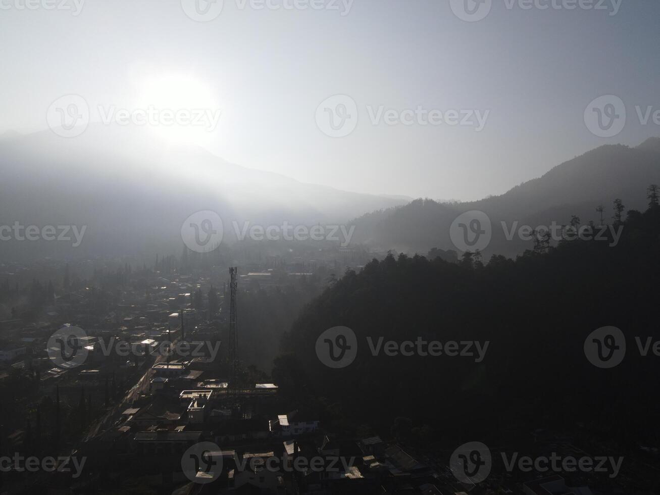 aérien vue de une éloigné village tawangmangu, central Java, Indonésie photo