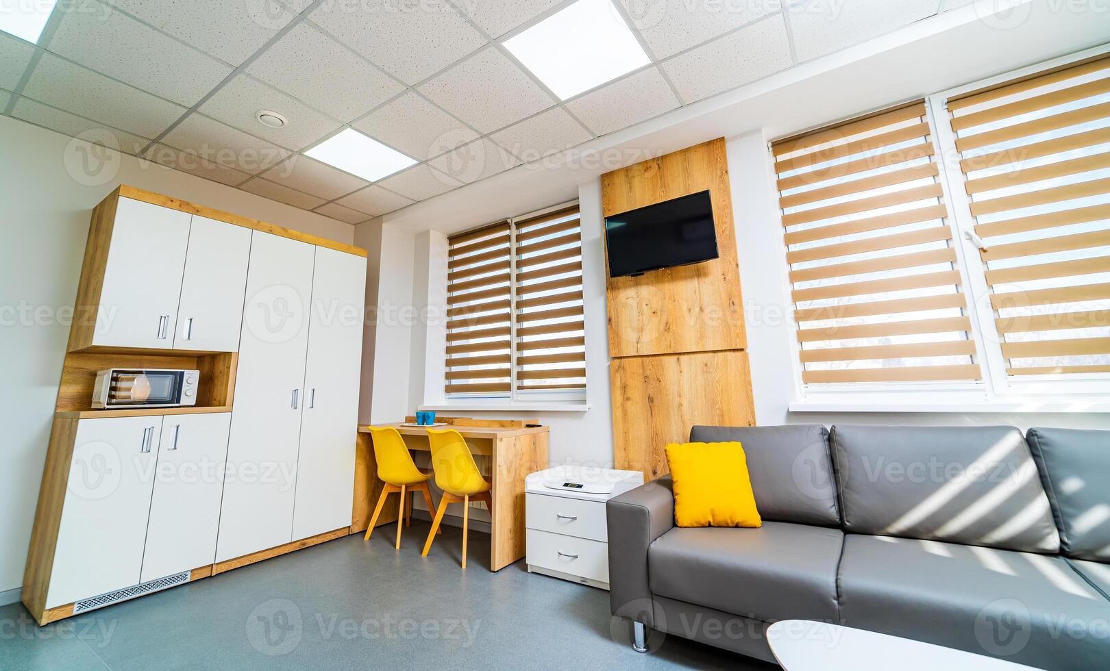 Nouveau élégant intérieur intérieur avec lumière décoration. confortable moderne conception pour pièce dans hôpital. photo