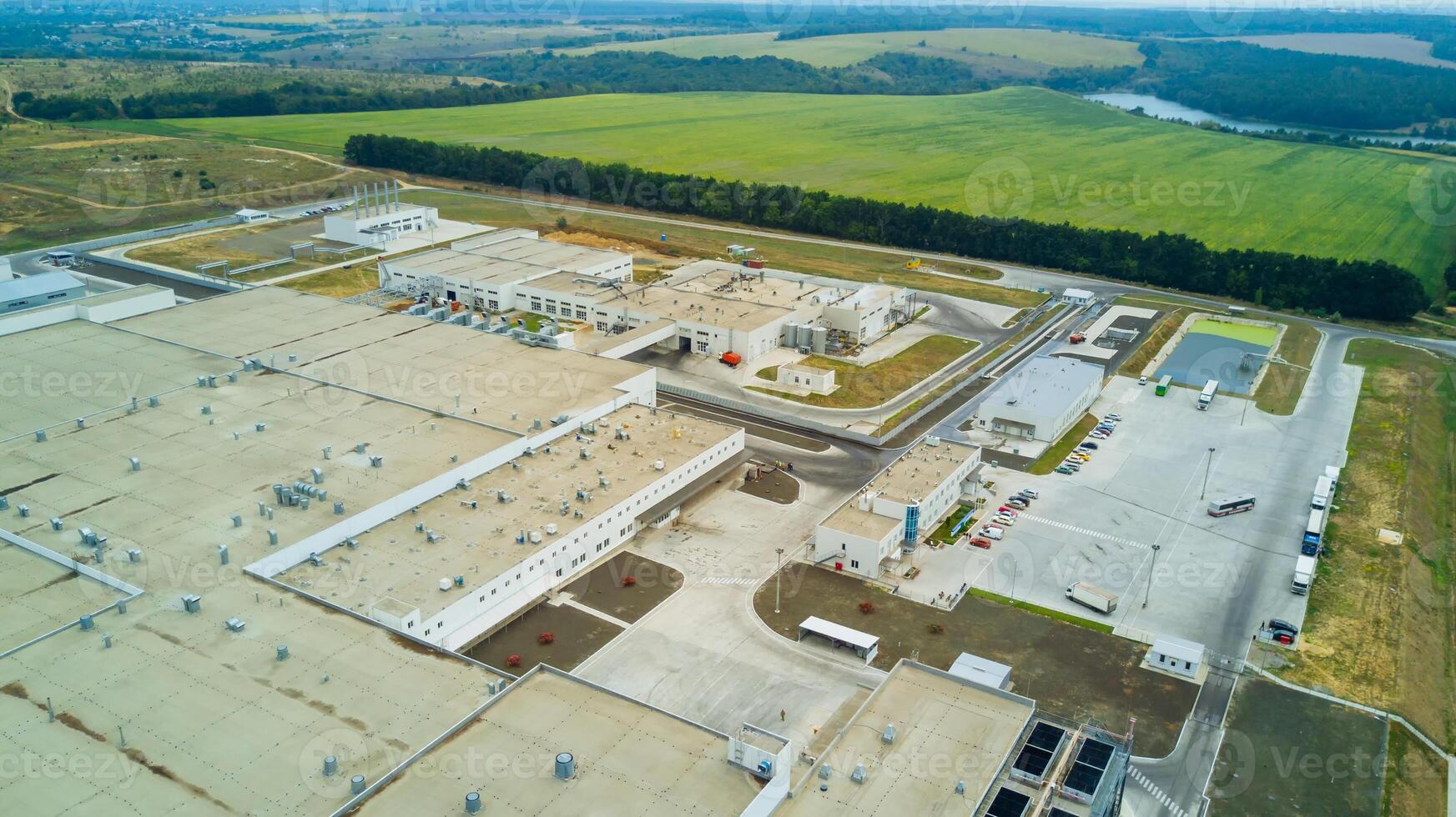 aérien vue de stylisé altéré générique moderne industriel bâtiment. photo