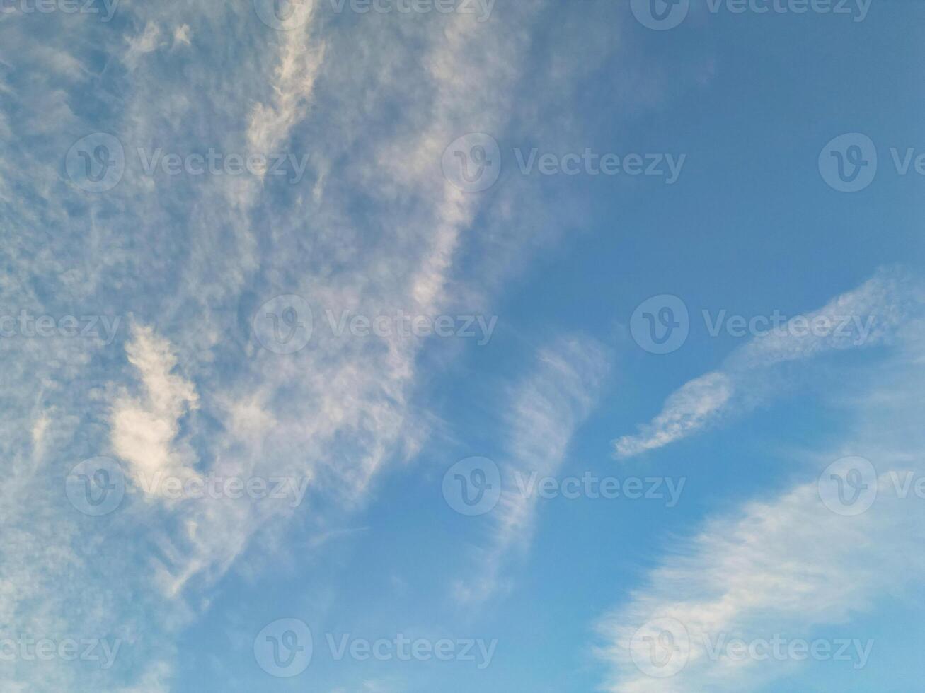 plus magnifique couleurs de ciel et des nuages pendant le coucher du soleil plus de Angleterre Royaume-Uni photo