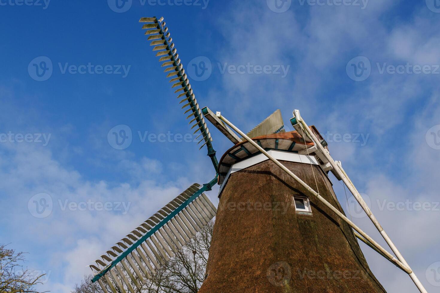 Moulin à vent en Frise orientale photo