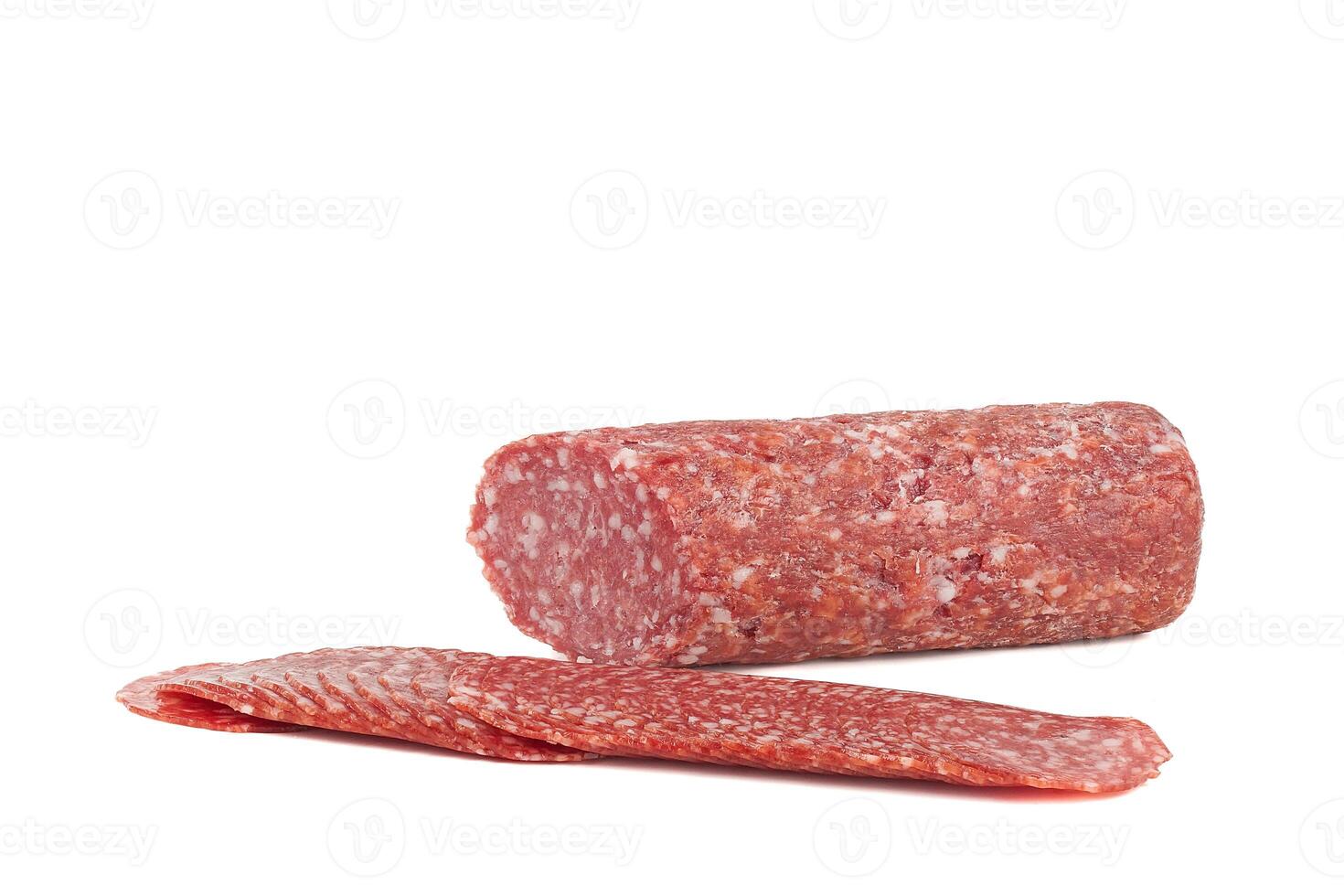 saucisse Couper sur une blanc Contexte photo