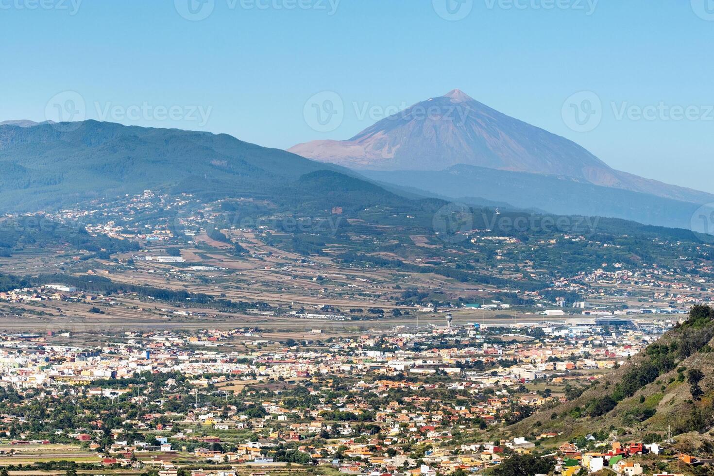 vue de le teide volcan sur le île de tenerife. canari îles, Espagne photo