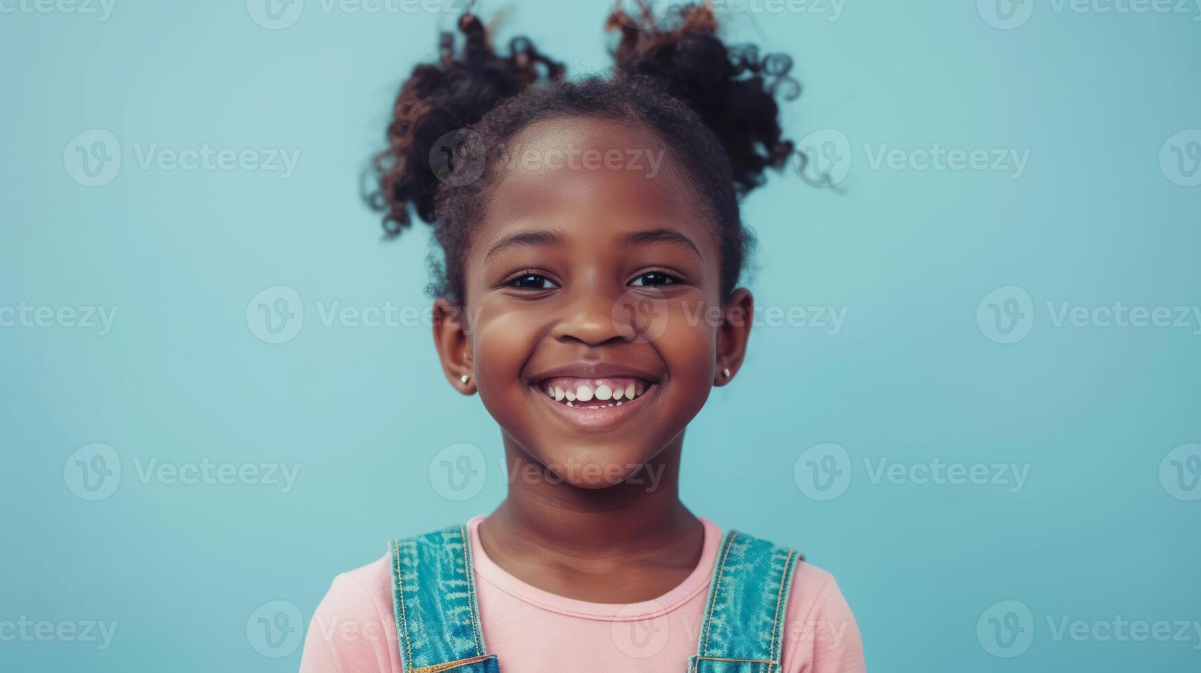 ai généré un africain américain fille, rempli avec bonheur, porte une rose Haut et une bleu denim sauteur, création une frappant contraste contre le lumière bleu Contexte. photo