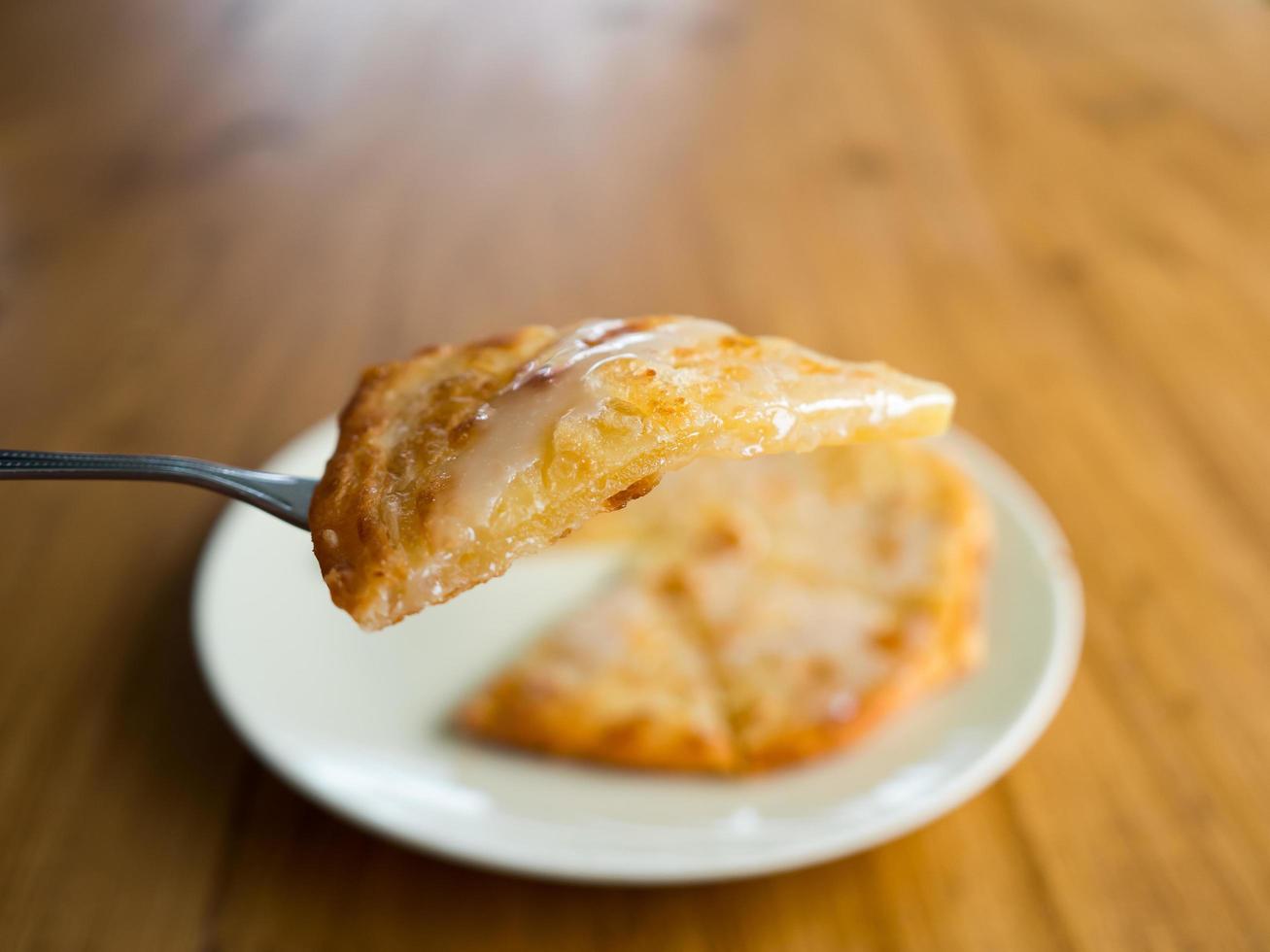 roti avec du lait concentré sucré. photo