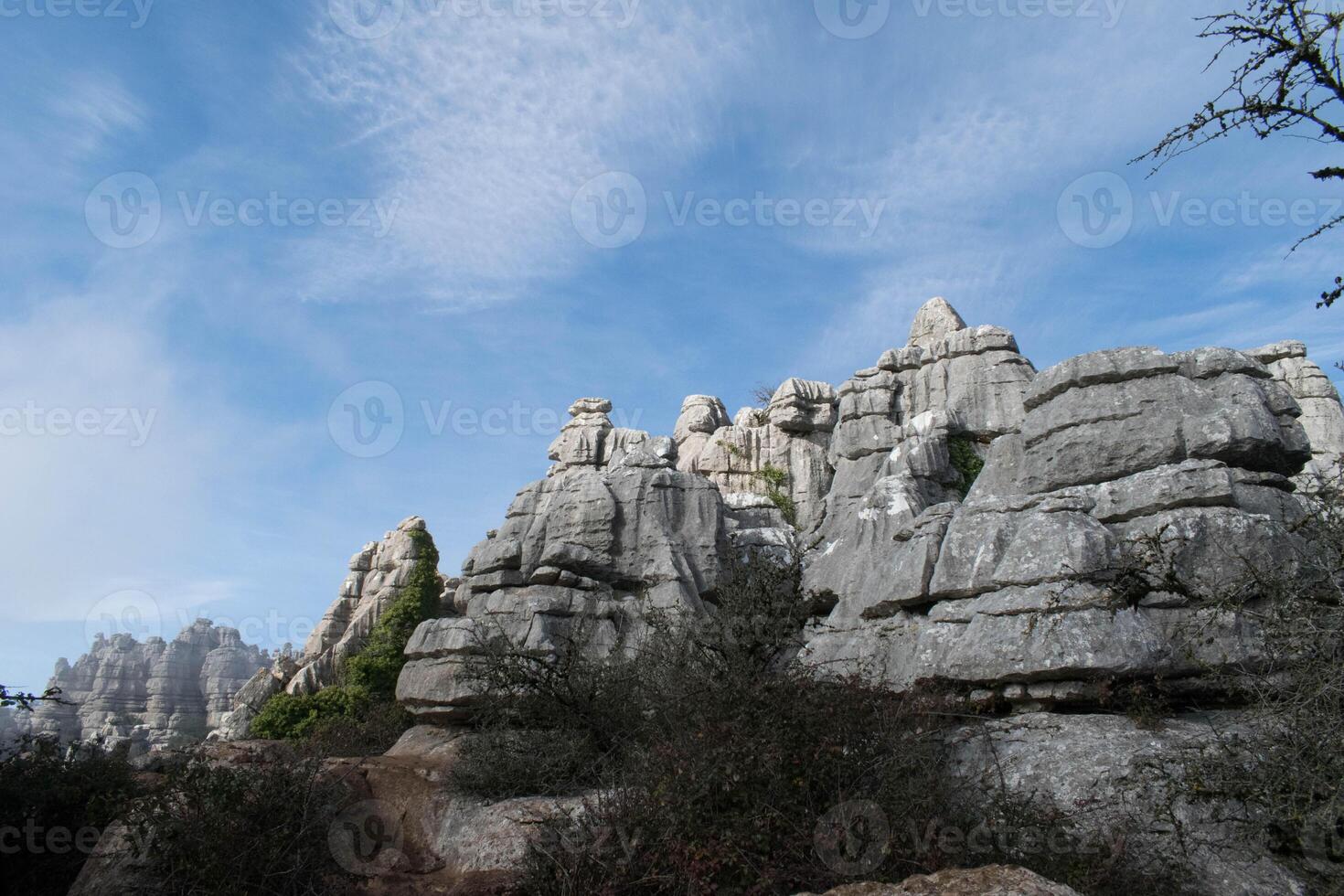 le usé par les intempéries pics a trouvé autour le sierra de antequera. photo