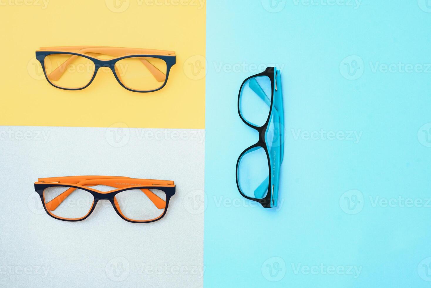 lunettes isolé sur blanc Contexte photo